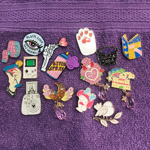 Bundle of 15 Enamel Pins - Picture 4 of 4